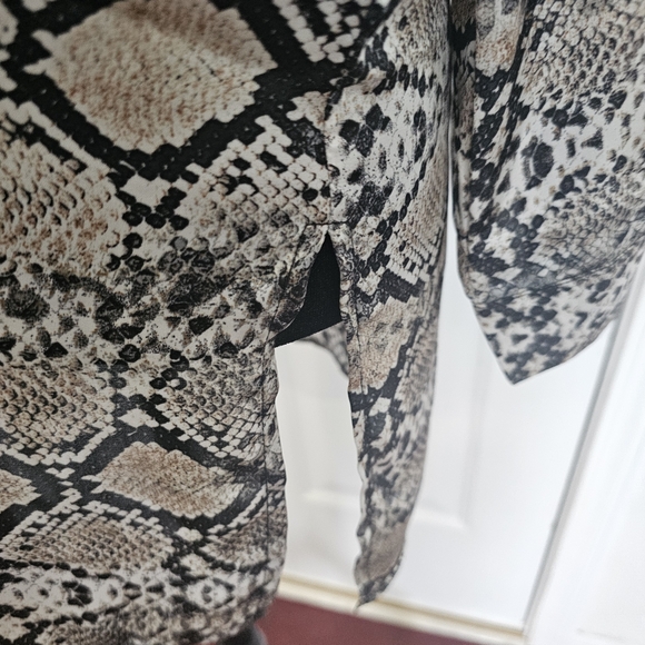 Alex &Lili  soft polyester button down topside small - Picture 6 of 8